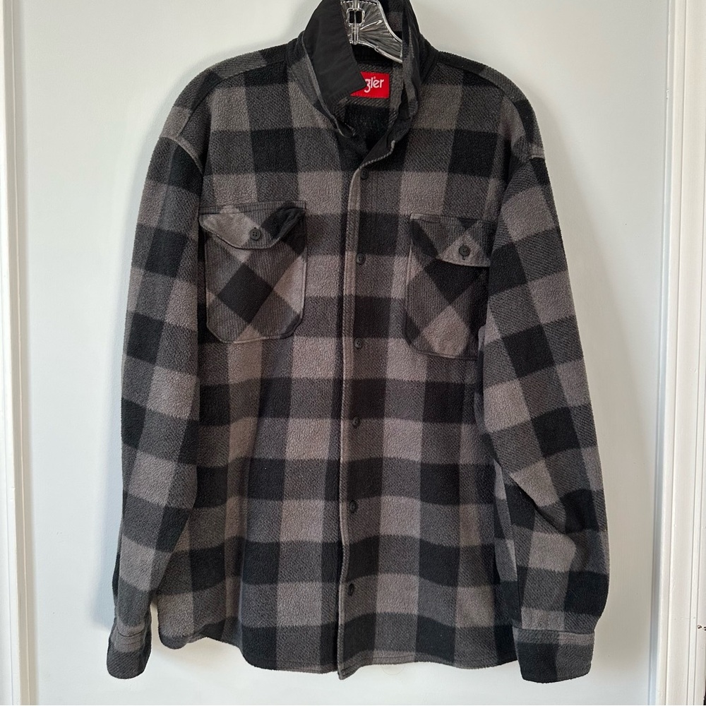 Wrangler Men's Black and Gray Plaid Fleece Button Up / Shacket top
